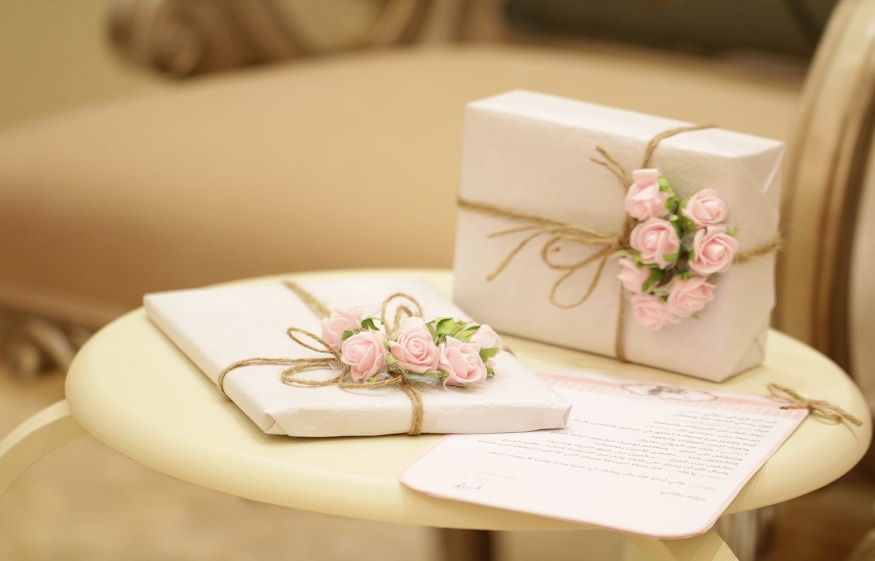 Best Wedding Anniversary Gifts for Your Partners